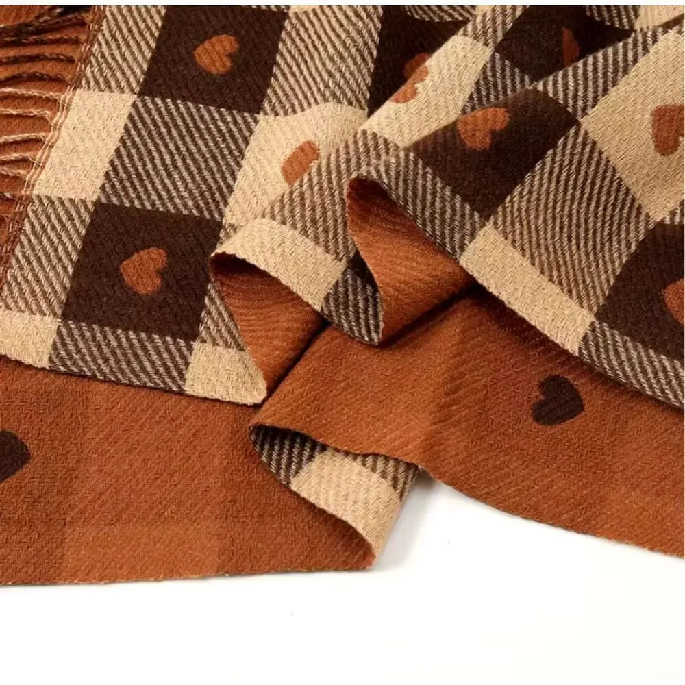 Brown heart detailed checkerboard scarf